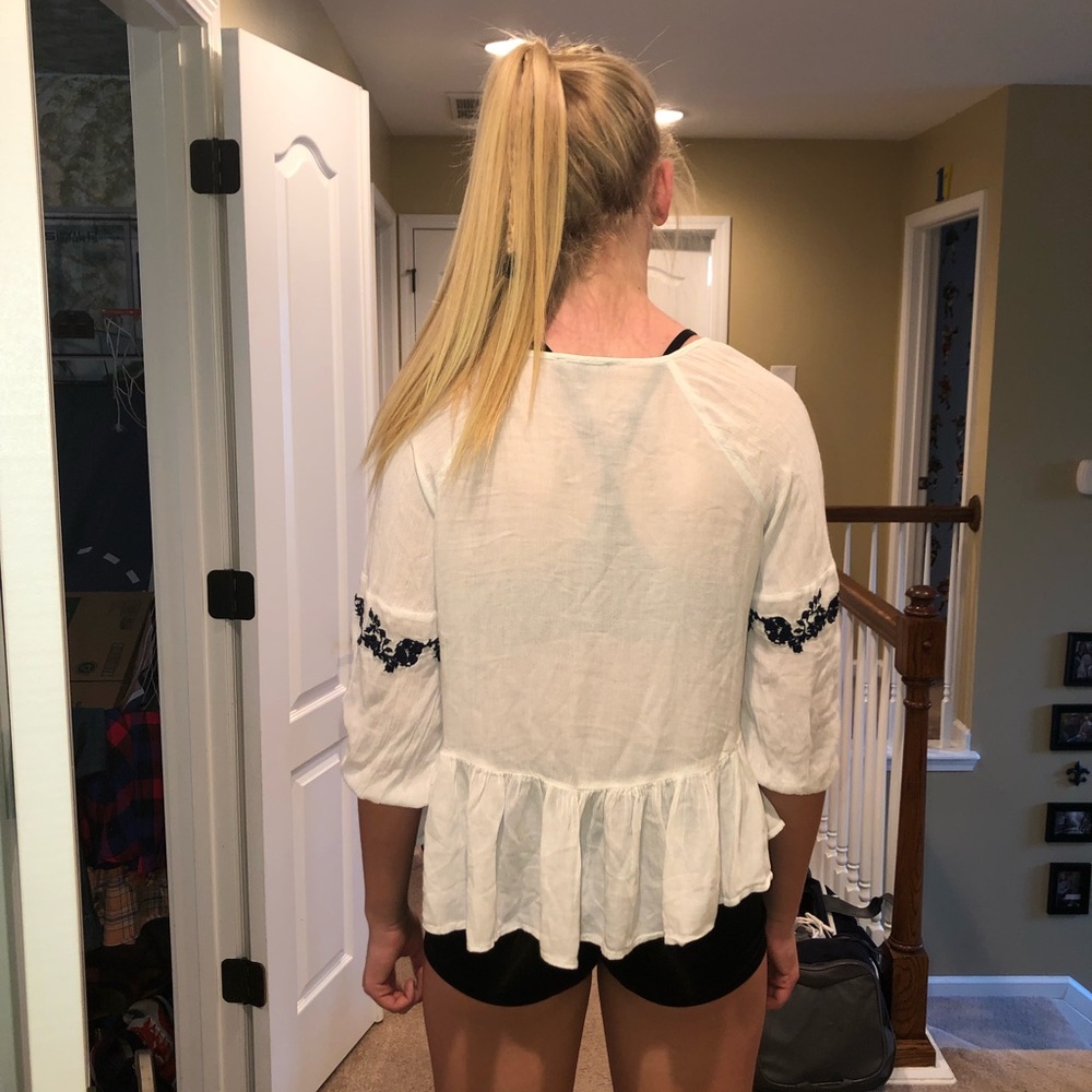 American Eagle Blouse EXCELLENT CONDITION - Picture 6 of 7